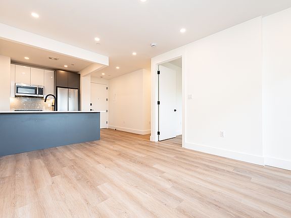 2nd image of 28 Spencer Pl #4C