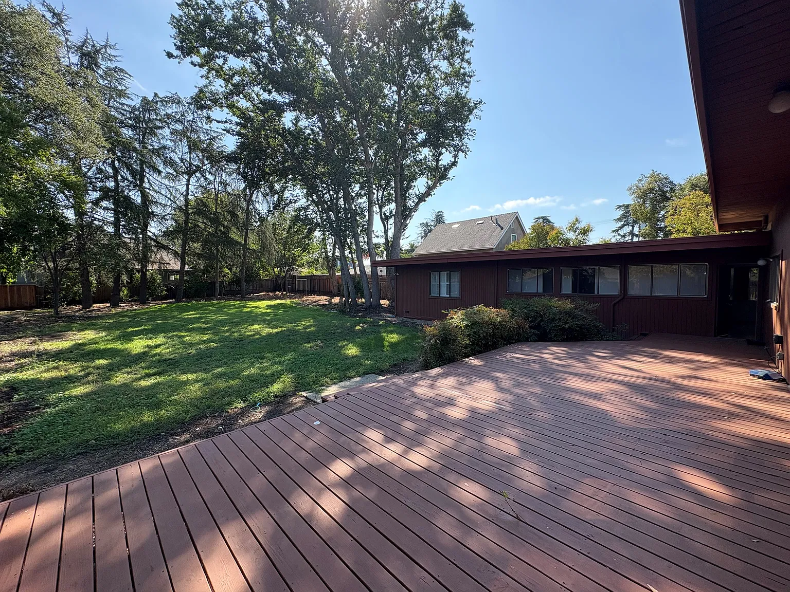 4 bed, 2.5 bath, 2400 sqft, $5,200 — Photo 3
