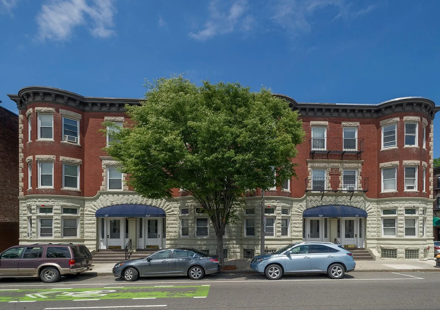 Nice 2 bed in Allston — Photo 2