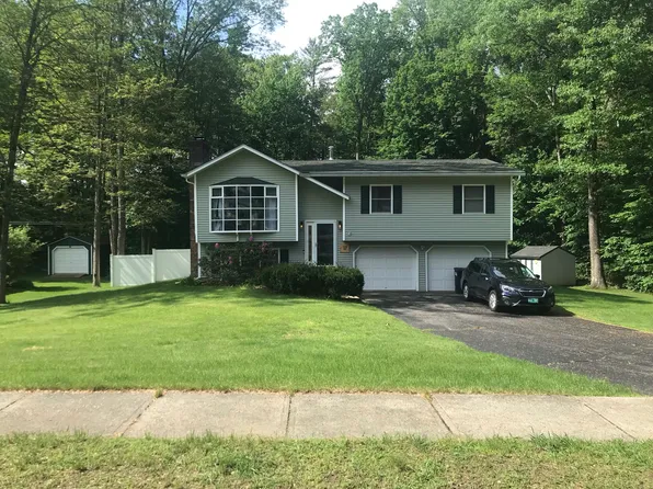 17 Alderbrook Rd, Essex Jct, VT 05452