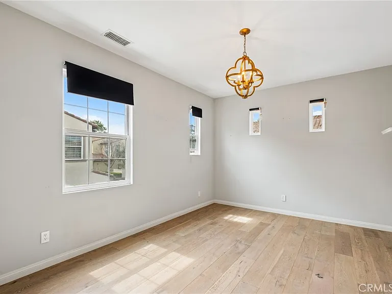 85 Passage — Photo 19