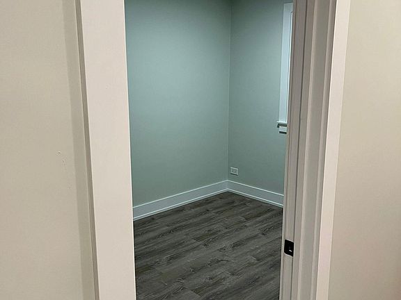 5th image of 7224 N Claremont Ave #1F