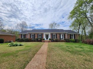 318 Robinhood Dr, Florence, AL 35633