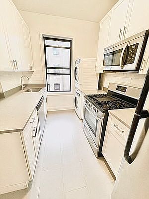 2nd image of 565 W 215th St APT 41