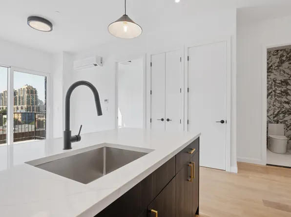 11-14 35th Avenue image 3 of 8