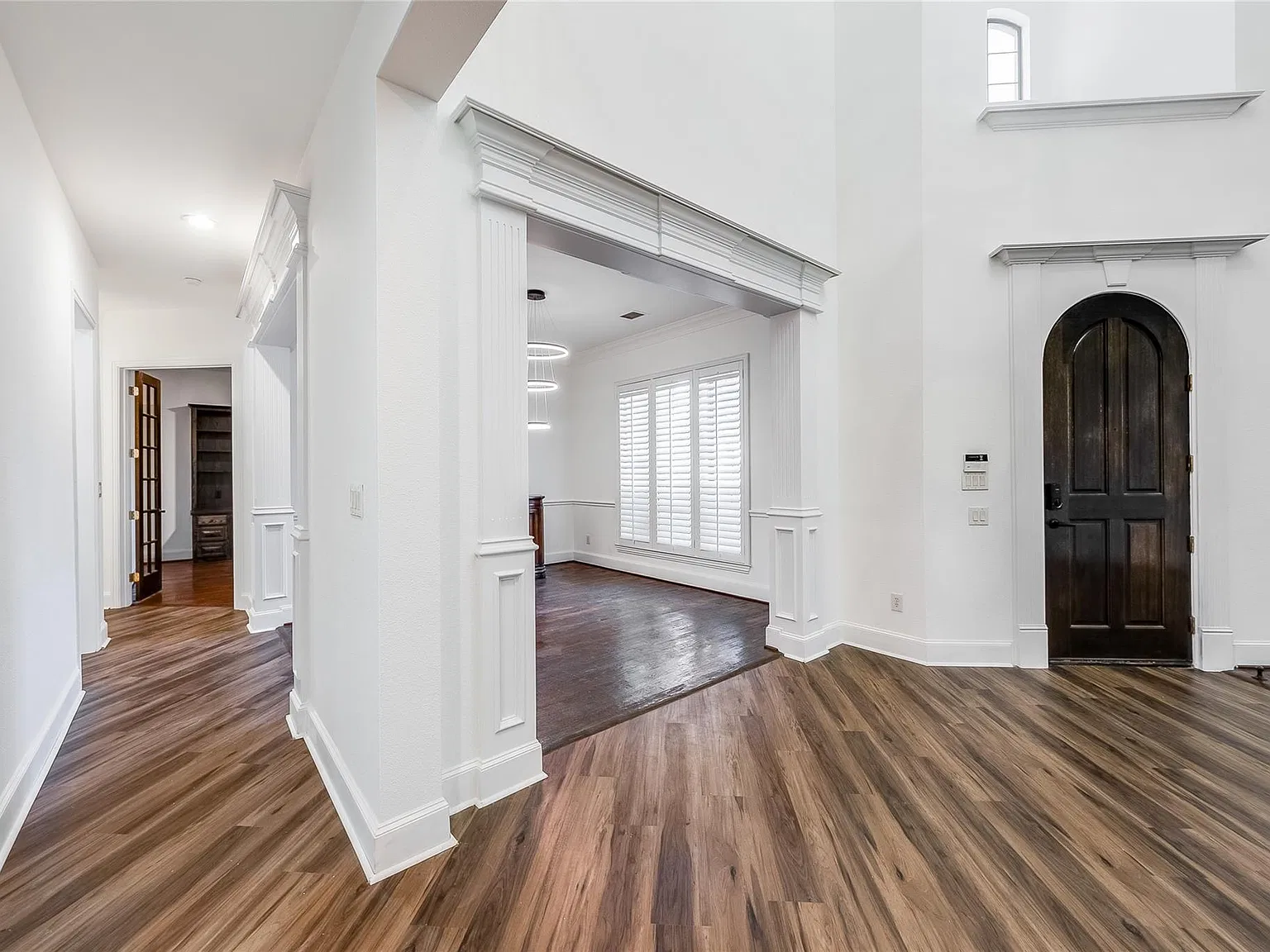 5 bed, 5247 sqft, $9,700 — Photo 4