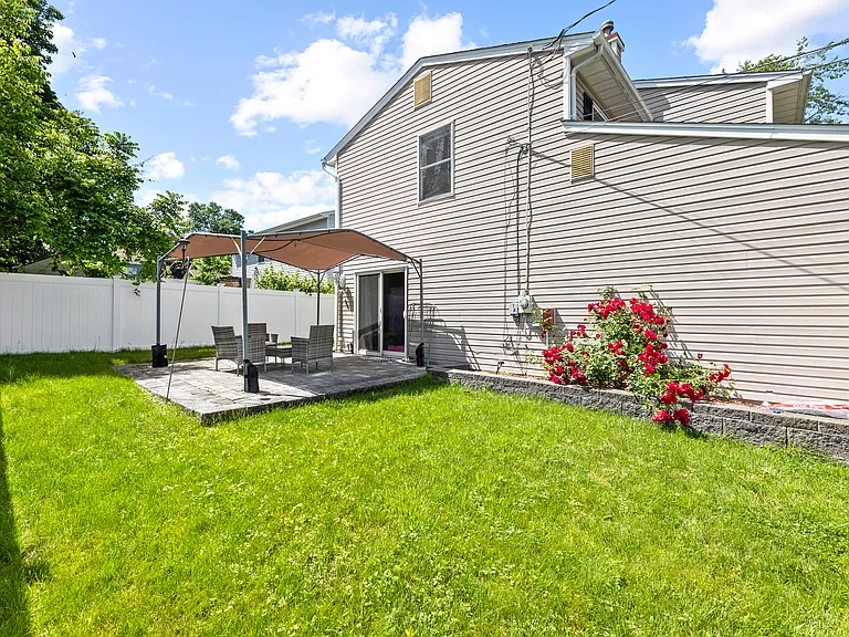 161 River Dr — Photo 20