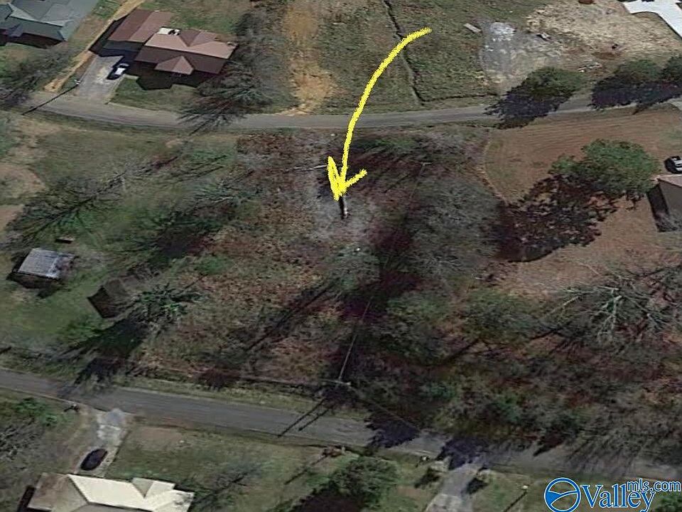 2nd image of 275 Willow Lake Cir