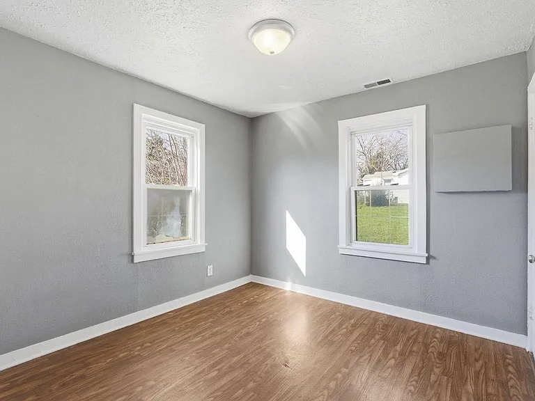 1508 E Livingston St — Photo 12