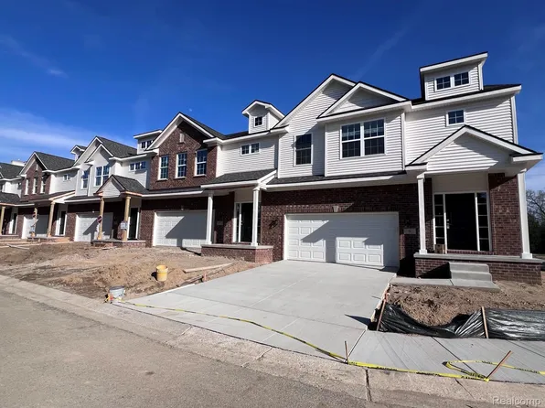 9 Grandview Cir #68, White Lake, MI 48386