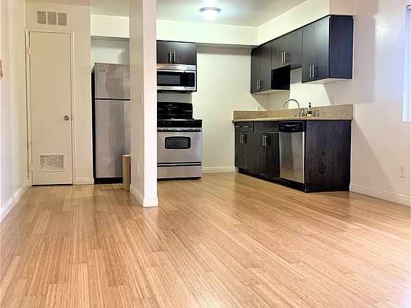 3rd image of 843 S Ardmore Ave APT 303