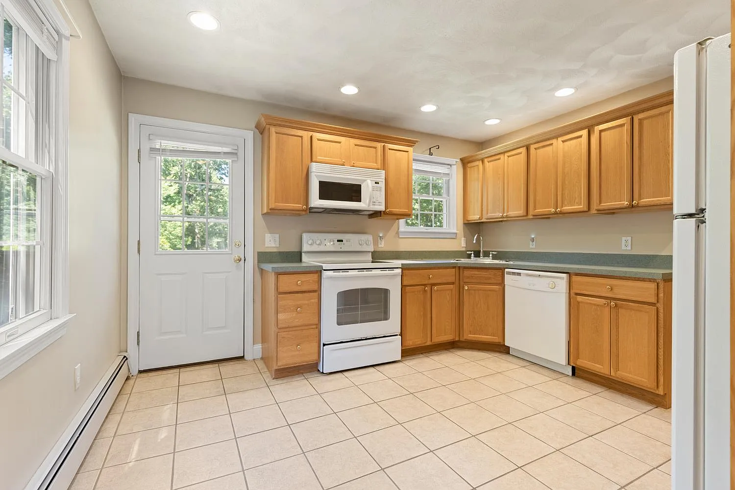 1 bed, 900 sqft, $2,300 — Photo 2