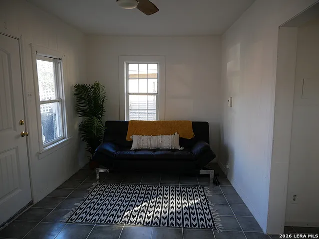 1820 Ruiz St — Photo 7