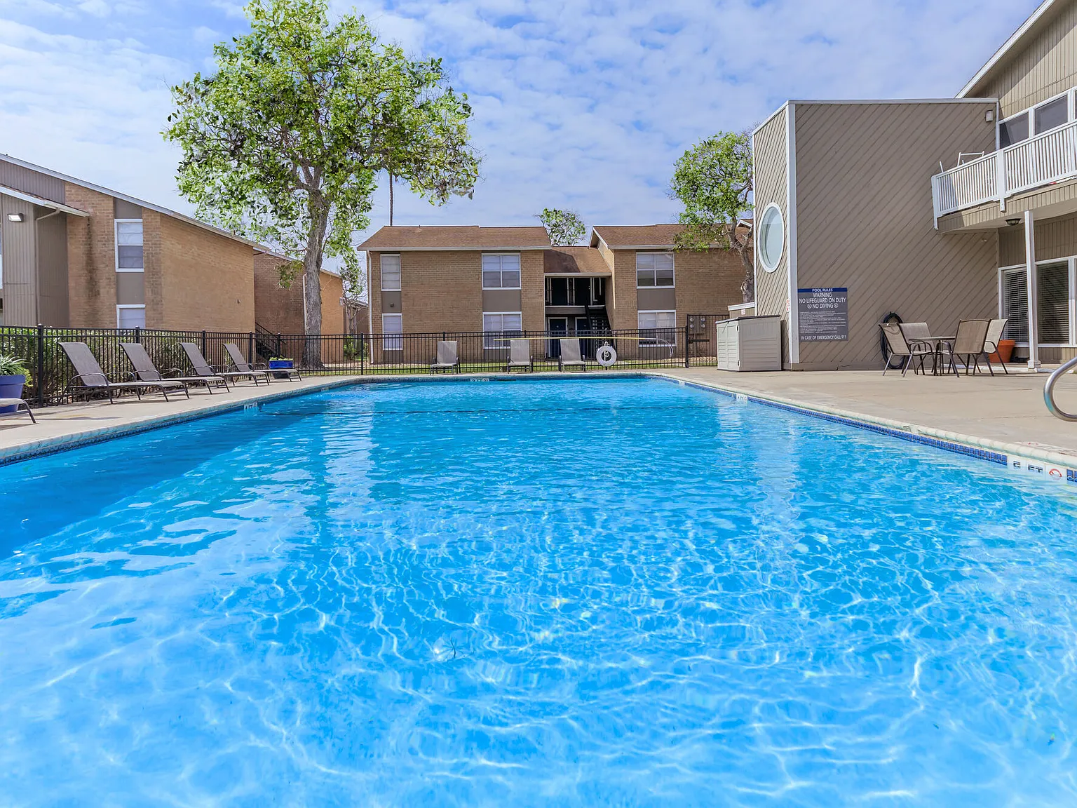 Shadow Bend Apartments — Photo 2
