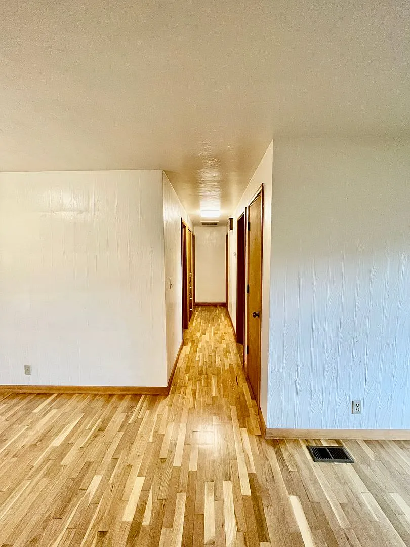 We have the wonderful 3 bed/2 bath you've been waiting for! — Photo 3