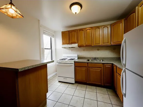 725 Fourth Avenue image 4 of 14