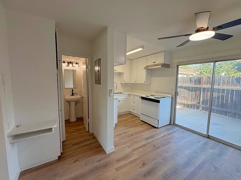 673 S Eremland Dr #2 — Photo 3