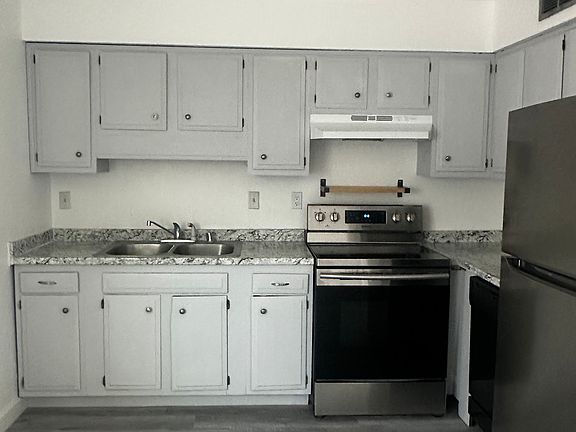 4th image of 505 Dorothy St NE