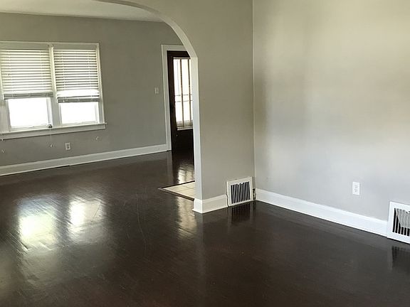 5th image of 804 Woodsdale Ave