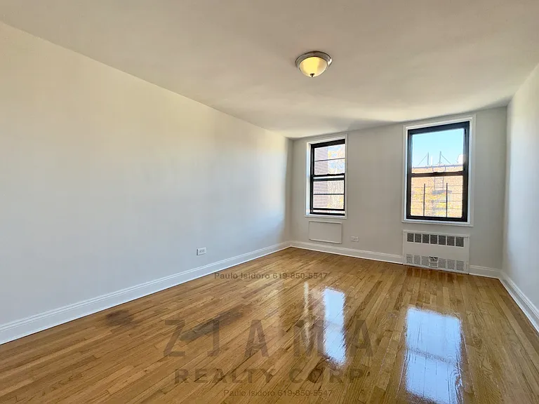 222 E 17th St #4A — Photo 1