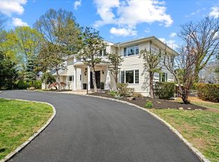 15 Cricket Ln, Kings Point, NY 11024