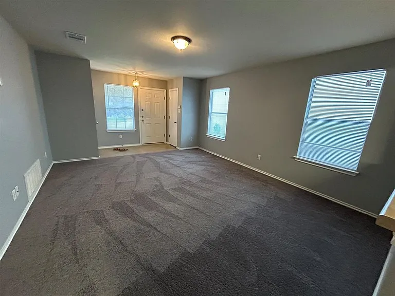130 Quarter Ave — Photo 2