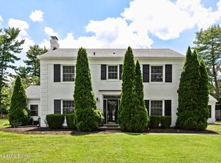 110 Blankenbaker Ln, Indian Hills, KY 40207