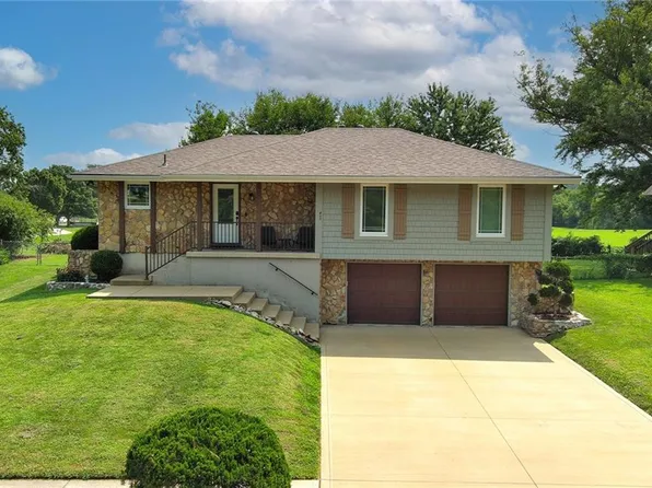 411 SE Claremont St, Lees Summit, MO 64063