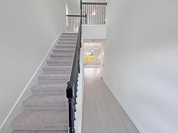 The Robin II- Foyer into the Staircase