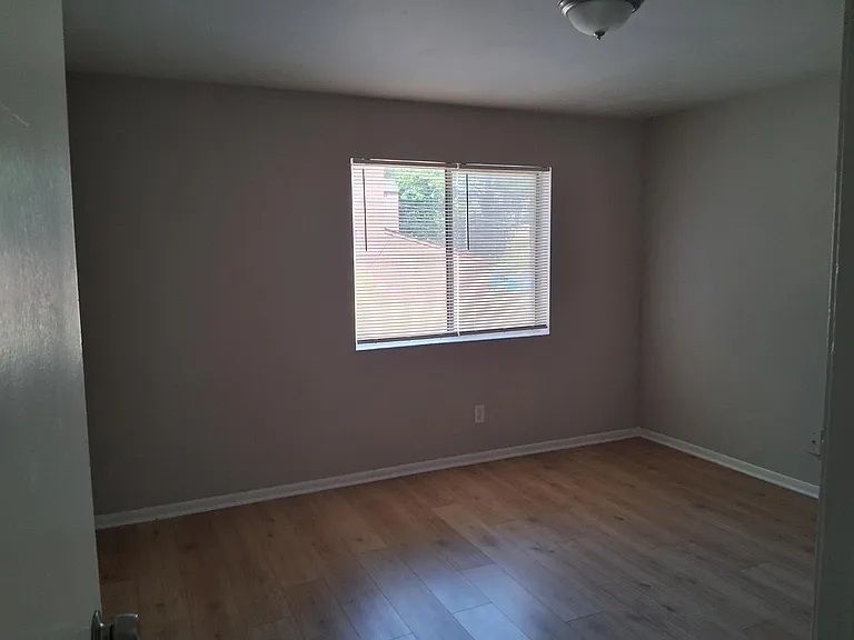 Fairburn Gordon Apartments — Photo 10