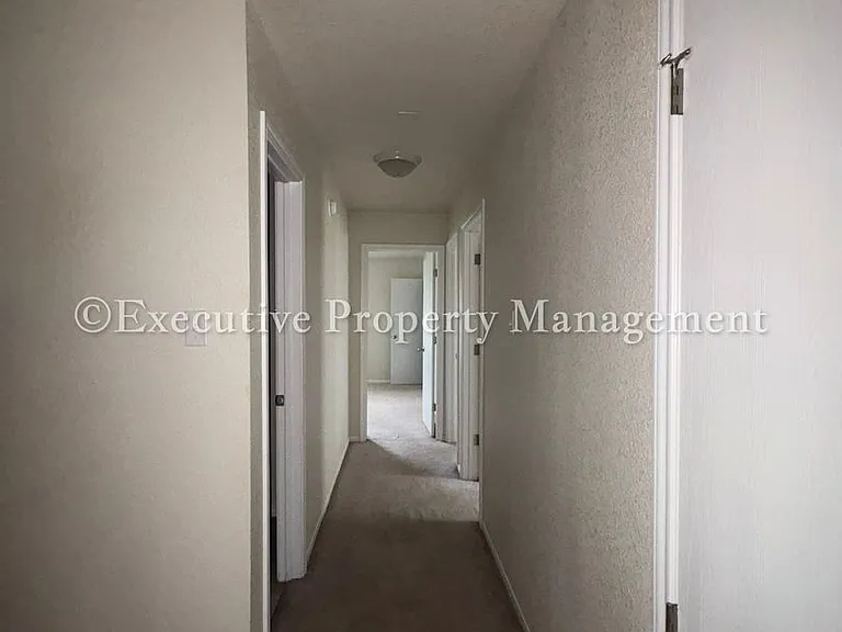208 Janelle Dr — Photo 12