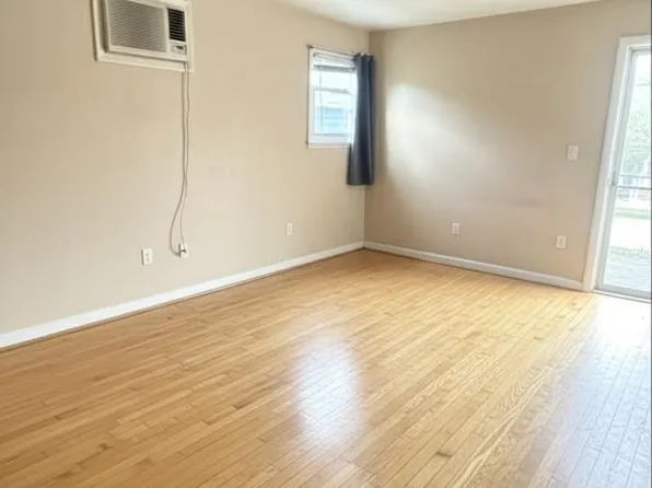 172 West 24th Street image 5 of 13