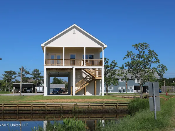 11007 New York St, Bay Saint Louis, MS 39520