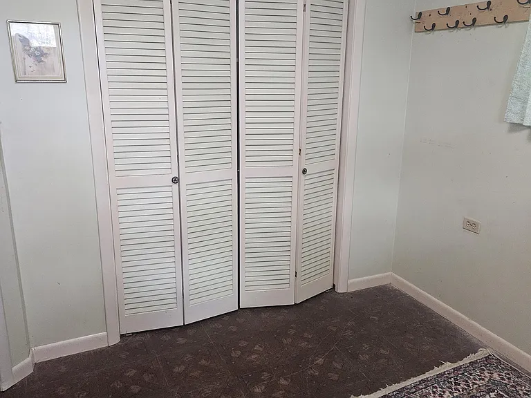 5240 Drury Ln — Photo 14