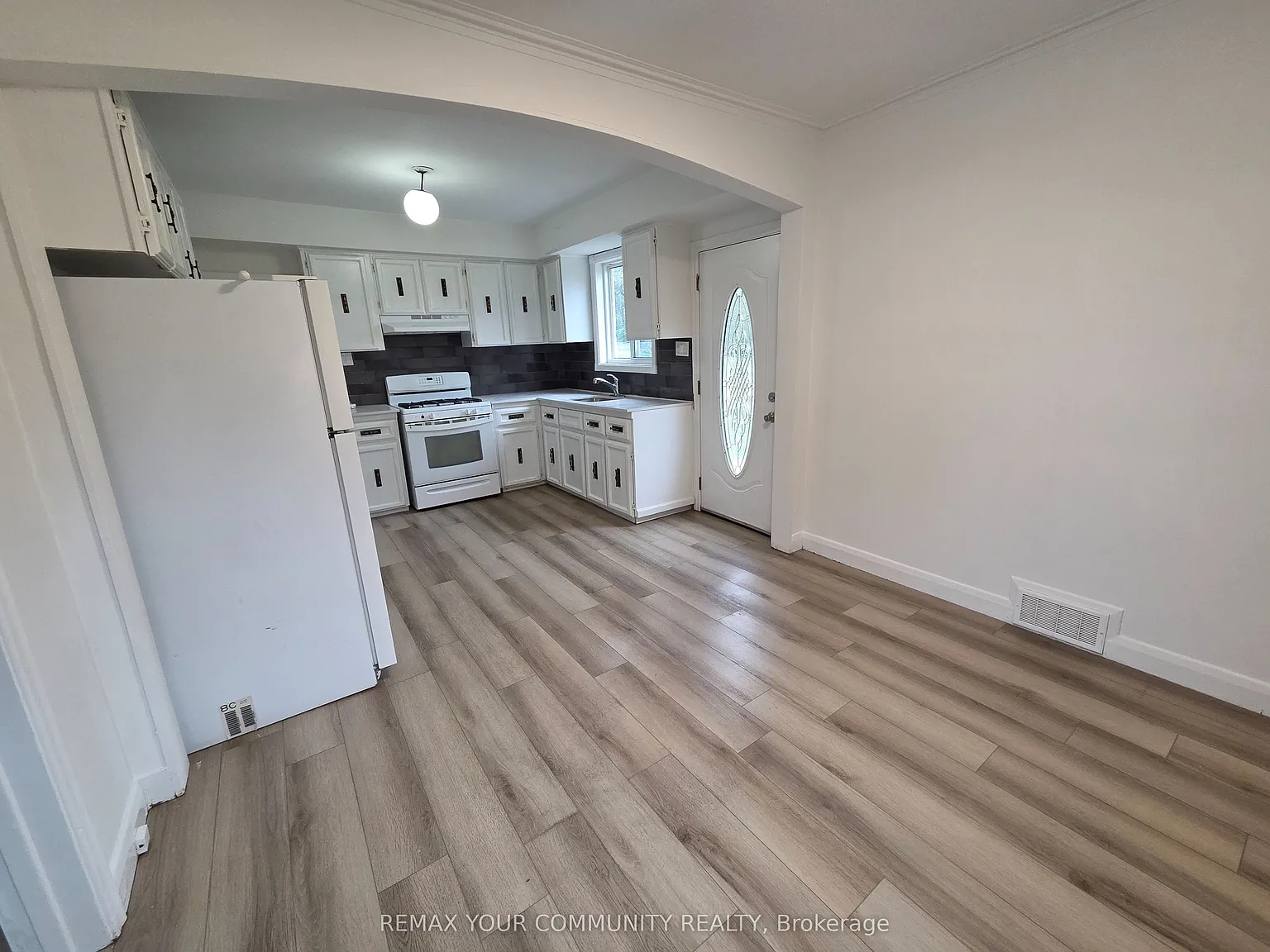 2 bed, $3,200 — Photo 3
