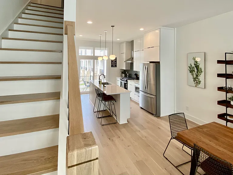 629 Queen St — Photo 25
