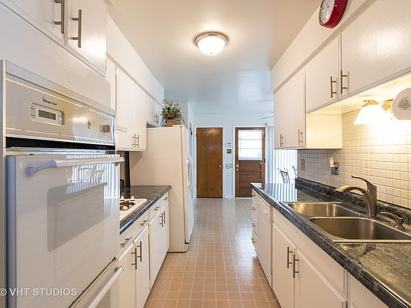 5th image of 415 N Pleasant Dr