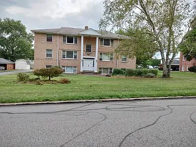 49 Green Bay Dr #1