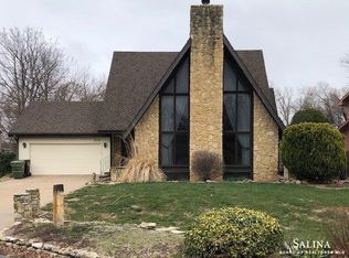 2113 Fairdale Ct, Salina, KS 67401