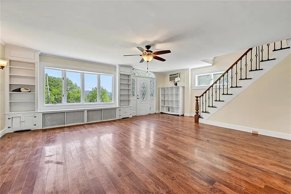 5 bed, 2280 sqft, $3,400 — Photo 4