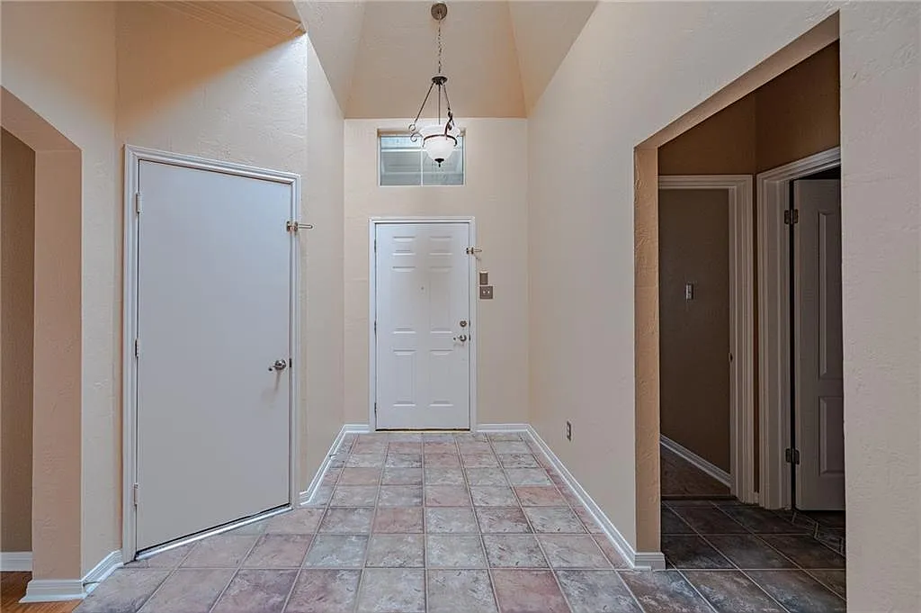 3 bed, 3.0 bath, 2257 sqft, $3,000 — Photo 4
