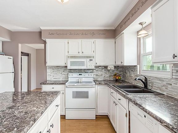 2nd image of 2191 Birdfoot Ln