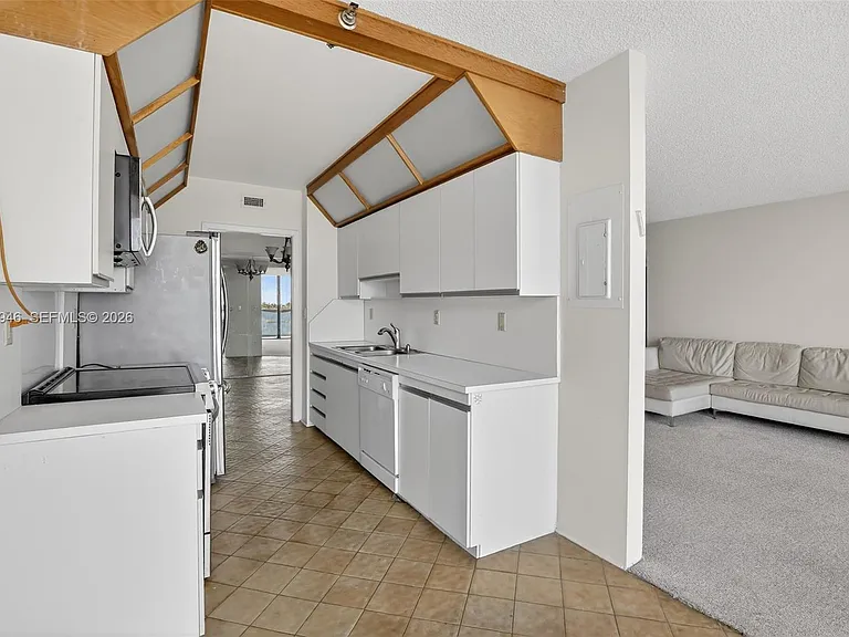 19707 Turnberry Way #7F — Photo 16