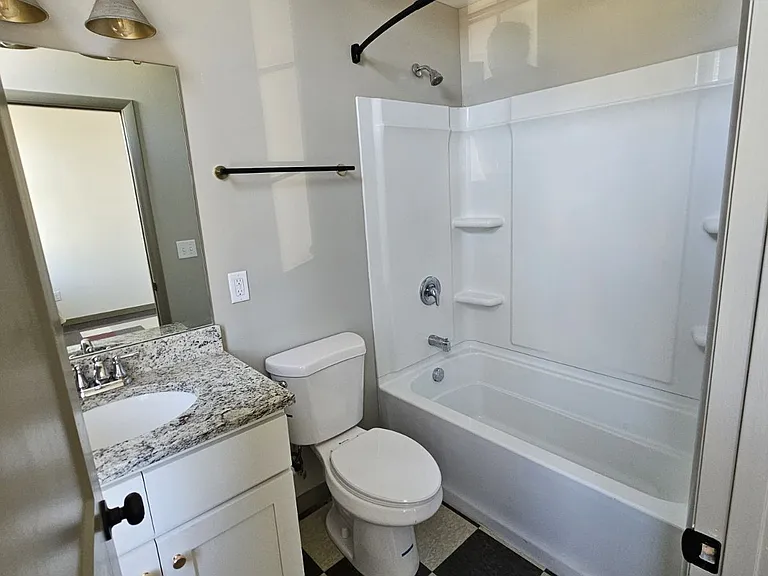 608 Loughborough Ave — Photo 4