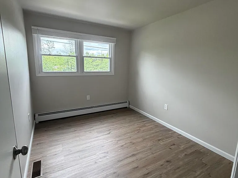 311 Betty St — Photo 6