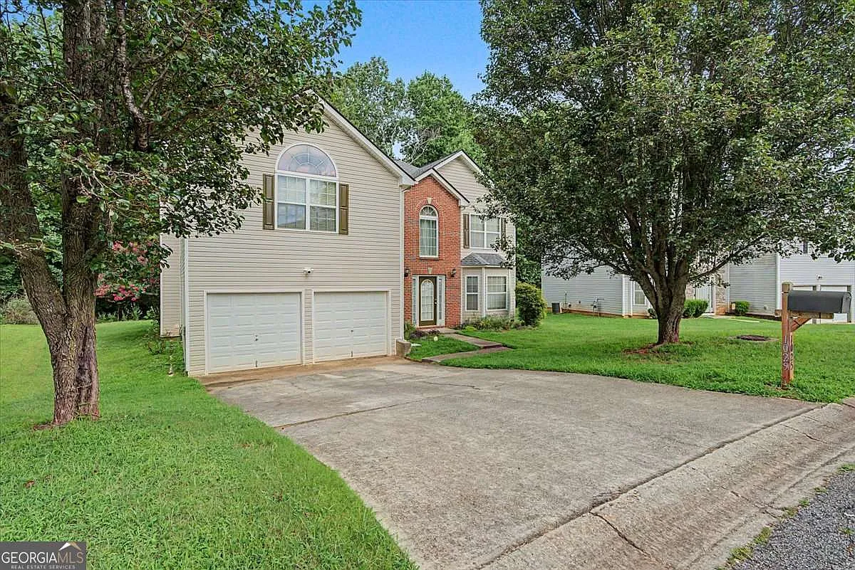 4 bed, 2.5 bath, $2,150 — Photo 3