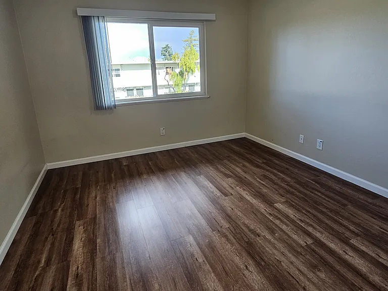 527 Walker Dr — Photo 12