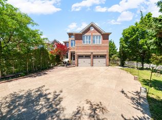 8 Shallimar Ct, Brampton, ON L6X 4N2