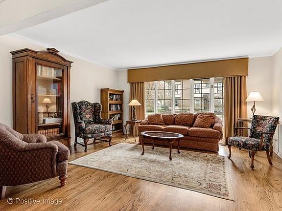 3rd image of 900 N Spring Ave