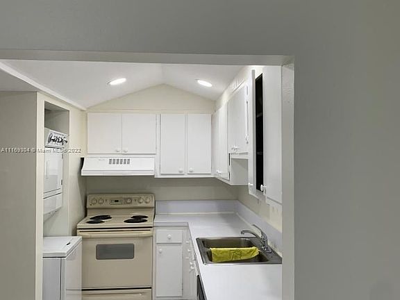 5th image of 10090 NW 80th Ct APT 1201